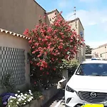 Pavillon Cosy Avec Terrasse A 250m De La ! - Fr-1-409-288